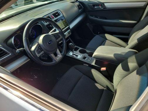 Ice Silver Metallic 2017 Subaru Outback 2.5i Premium
