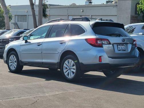Ice Silver Metallic 2017 Subaru Outback 2.5i Premium