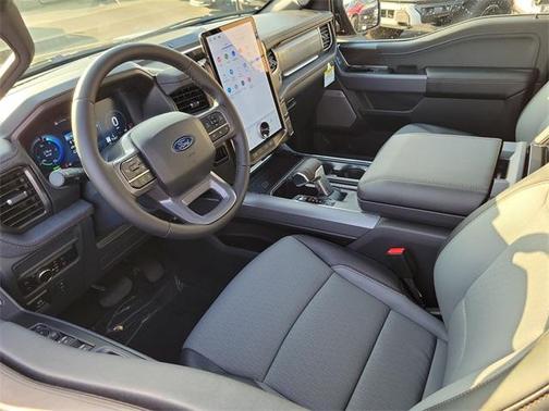 2025 Ford F-150 Lightning LARIAT