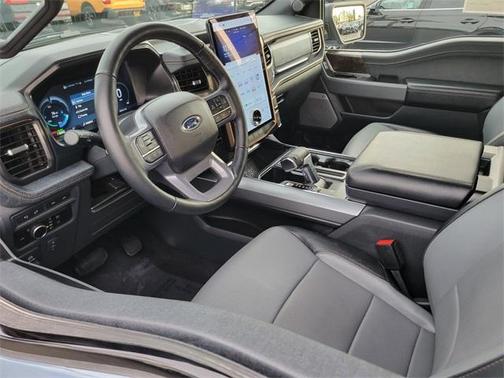 2023 Ford F-150 Lightning LARIAT