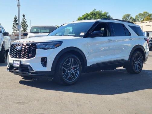 White Metallic 2025 Ford Explorer ST