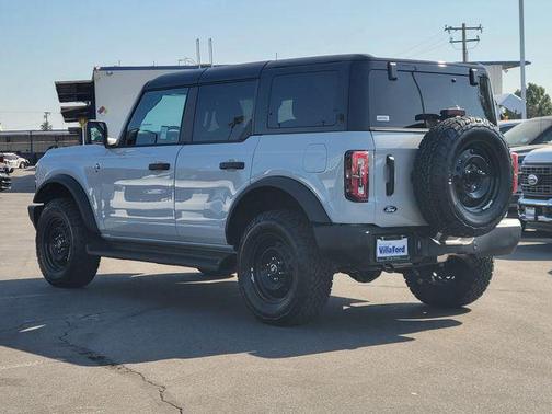 Avalanche Gray 2026 Ford Bronco Outer Banks