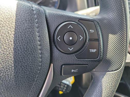 Silver Sky Metallic 2018 Toyota RAV4 LE