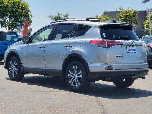 Silver Sky Metallic 2018 Toyota RAV4 LE