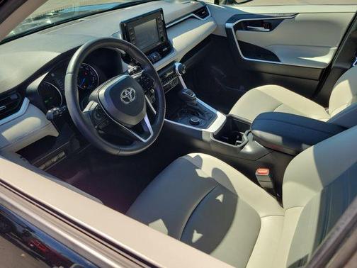 2022 Toyota RAV4 Hybrid XLE Premium