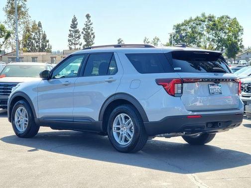 Space White Metallic 2026 Ford Explorer Active