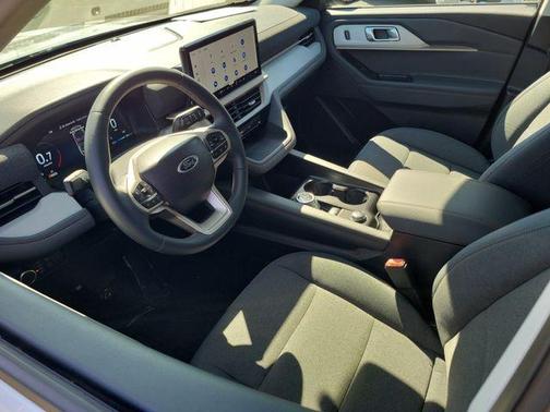 Space White Metallic 2026 Ford Explorer Active