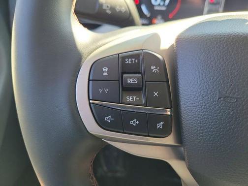 Space White Metallic 2026 Ford Explorer Active