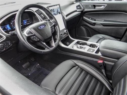 Photo 3 of 32 of 2021 Ford Edge SEL