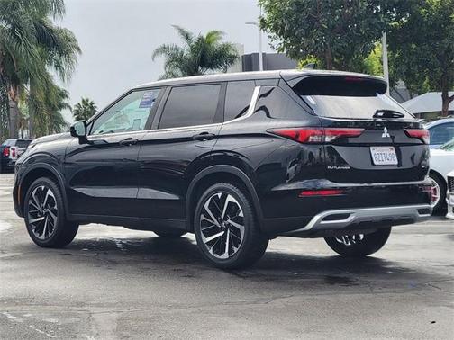 2022 Mitsubishi Outlander SE