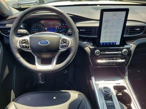 Star White 2023 Ford Explorer Limited