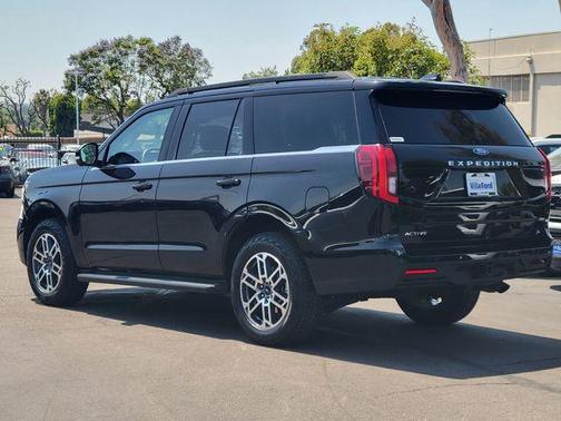 Black Metallic 2025 Ford Expedition Active