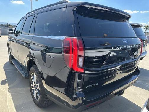Black Metallic 2025 Ford Expedition Active