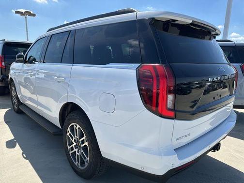 Oxford White 2025 Ford Expedition Active