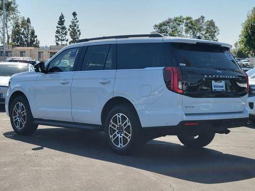Oxford White 2025 Ford Expedition Active