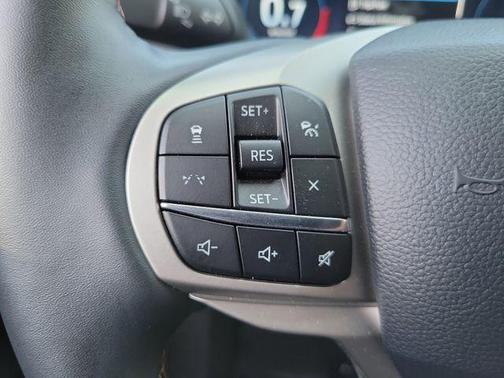 Space White Metallic 2025 Ford Explorer Active