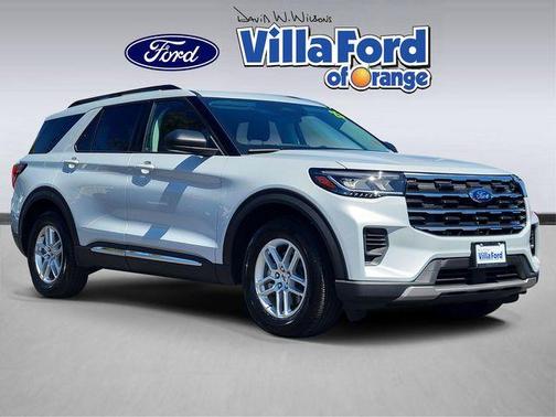 Space White Metallic 2025 Ford Explorer Active