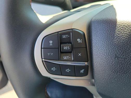 Space White Metallic 2025 Ford Explorer Active