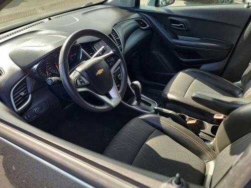 Shadow Gray Metallic 2021 Chevrolet Trax LT