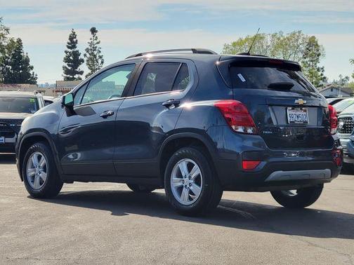 Shadow Gray Metallic 2021 Chevrolet Trax LT