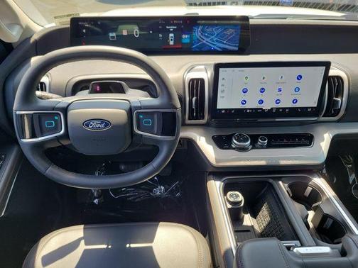 Oxford White 2025 Ford Expedition Active