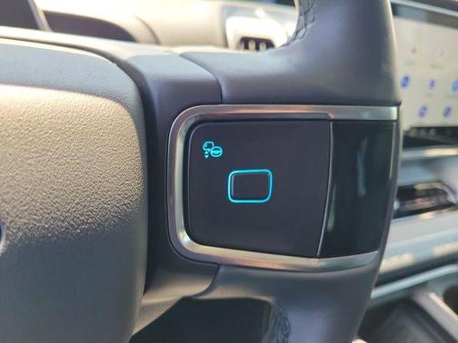 Oxford White 2025 Ford Expedition Active