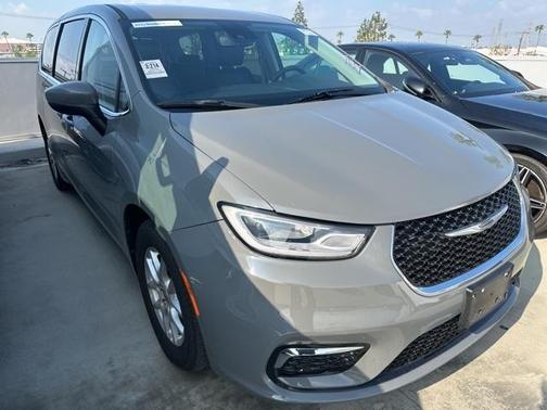 2023 Chrysler Pacifica Touring-L