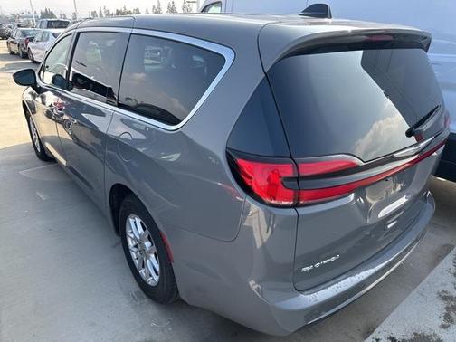 2023 Chrysler Pacifica Touring-L
