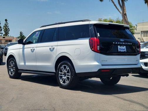 Oxford White 2025 Ford Expedition Max Active