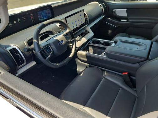 Oxford White 2025 Ford Expedition Max Active