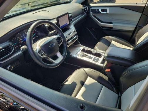 Agate Black Metallic 2023 Ford Explorer XLT