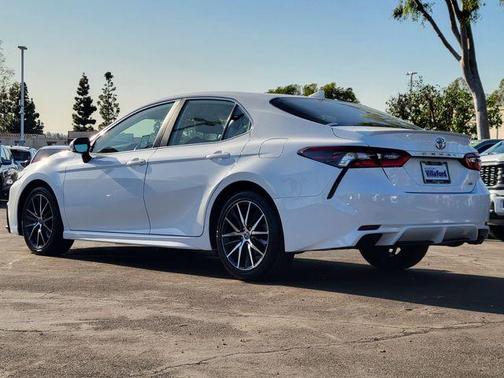 2024 Toyota Camry SE
