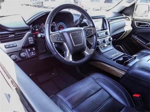Photo 3 of 30 of 2019 GMC Yukon XL Denali