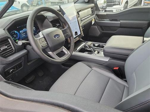 2025 Ford F-150 Lightning LARIAT