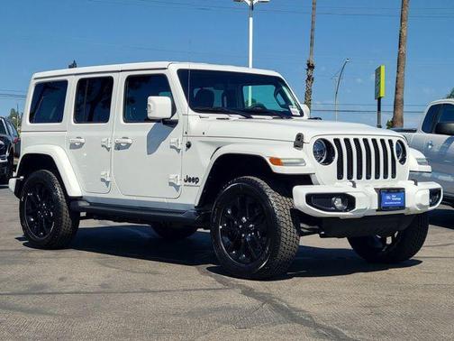 Bright White Clearcoat 2023 Jeep Wrangler Sahara