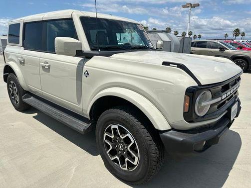 Desert Sand 2025 Ford Bronco Outer Banks