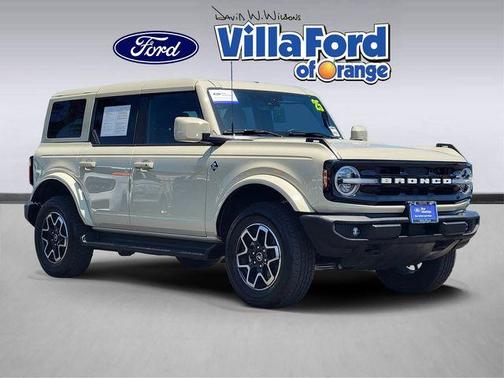 Desert Sand 2025 Ford Bronco Outer Banks