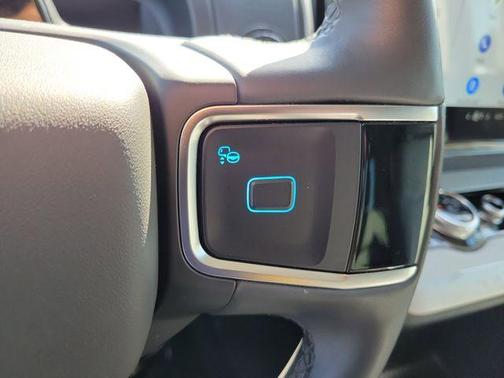 Oxford White 2025 Ford Expedition Active
