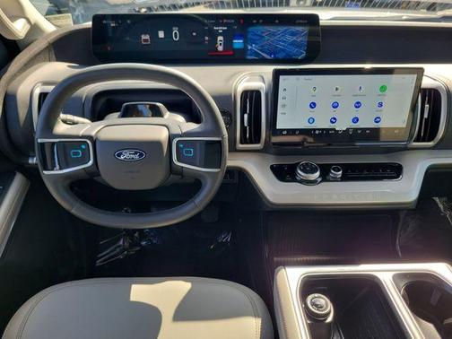 Oxford White 2025 Ford Expedition Active