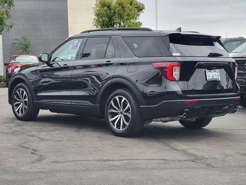 Agate Black Metallic 2023 Ford Explorer ST-Line