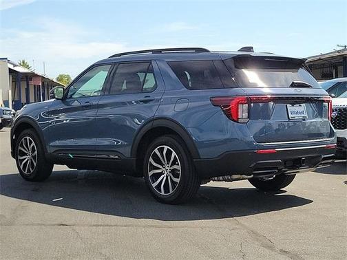 2025 Ford Explorer ST-Line