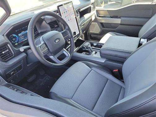 2025 Ford F-150 Lightning LARIAT