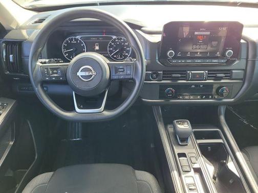 2025 Nissan Pathfinder S