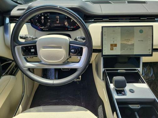 Fuji White 2025 Land Rover Range Rover P400 SE