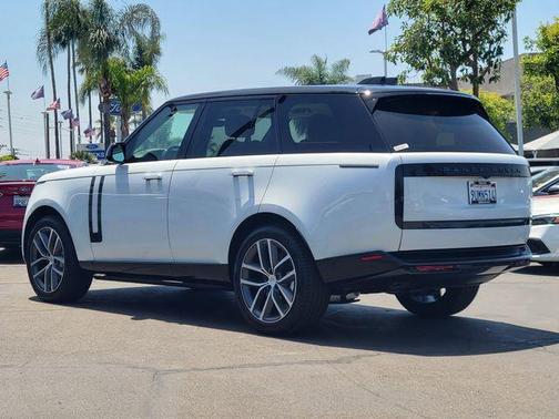 Fuji White 2025 Land Rover Range Rover P400 SE