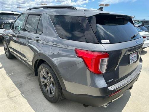 Gray Metallic 2023 Ford Explorer XLT