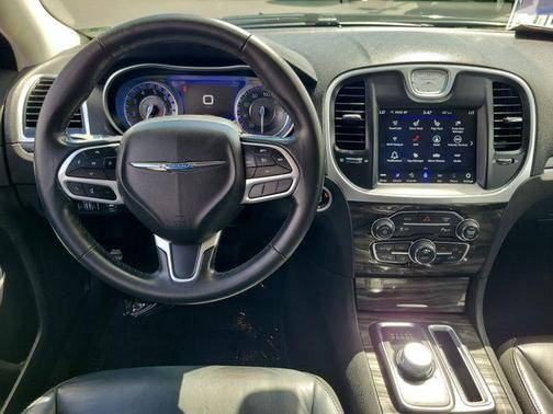 Gloss Black 2022 Chrysler 300 Touring L