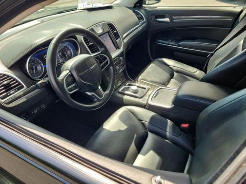 Gloss Black 2022 Chrysler 300 Touring L