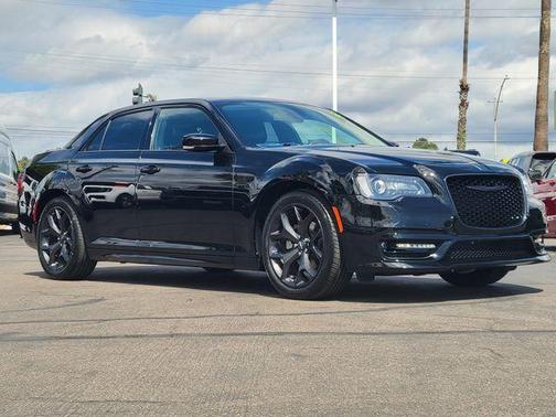Gloss Black 2022 Chrysler 300 Touring L