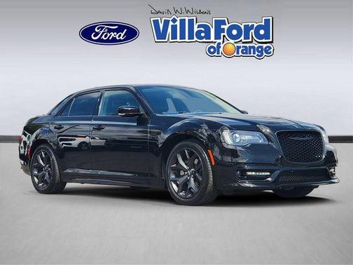 Gloss Black 2022 Chrysler 300 Touring L